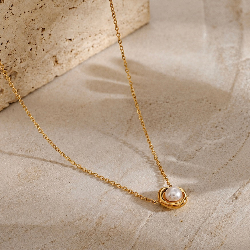 Luna Pearl Necklace